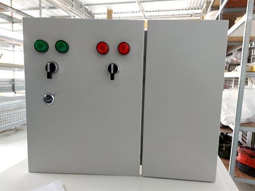 Tủ điều khiển quạt hút nguồn điện cấp từ nguồn điện NLMT